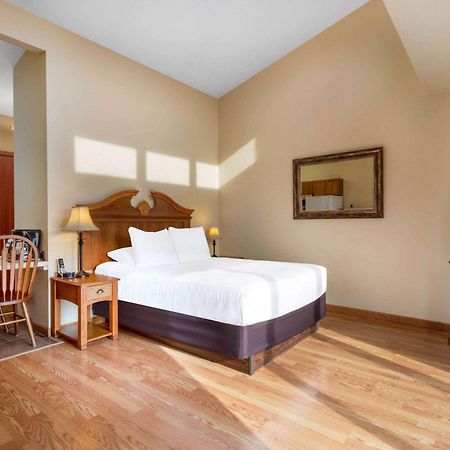 Tamarack Wisconsin Dells, A Ramada By Wyndham Hotel Lake Delton Exterior foto